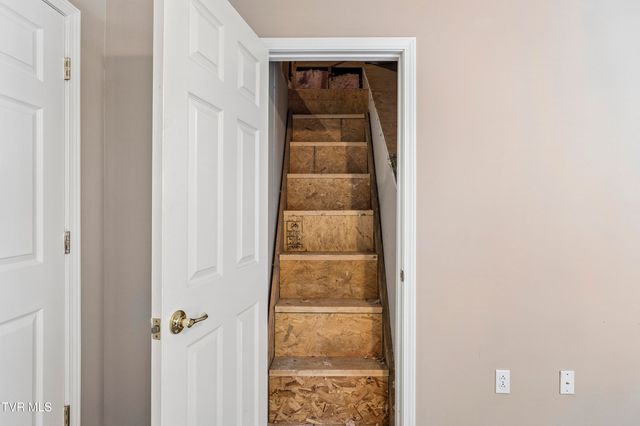 233 Brown Circle, Blountville, TN 37617