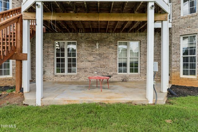 233 Brown Circle, Blountville, TN 37617
