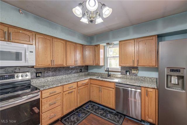 2007 W 41st Street, Lorain, OH 44053