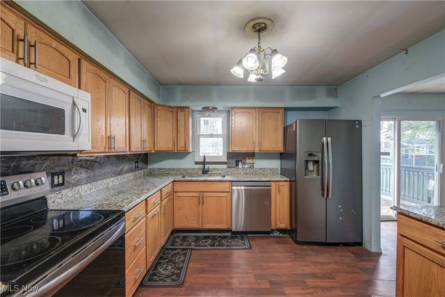 2007 W 41st Street, Lorain, OH 44053