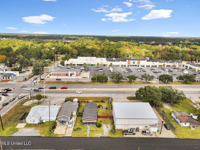 1807 School Street, Ocean Springs, MS 39564