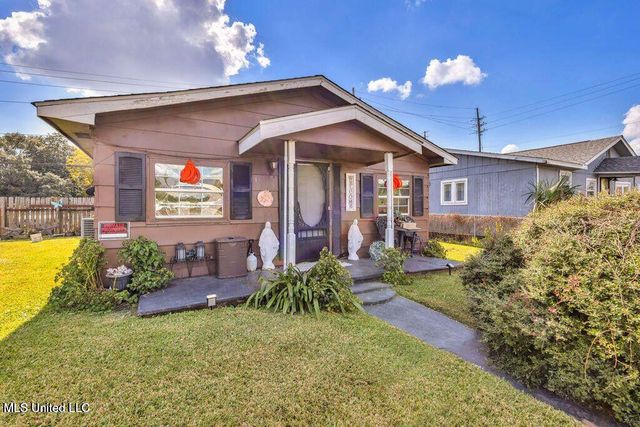 1807 School Street, Ocean Springs, MS 39564