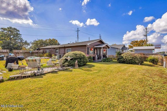 1807 School Street, Ocean Springs, MS 39564