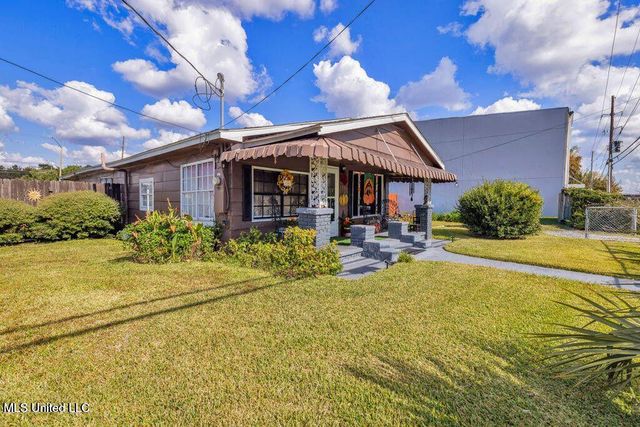 1807 School Street, Ocean Springs, MS 39564