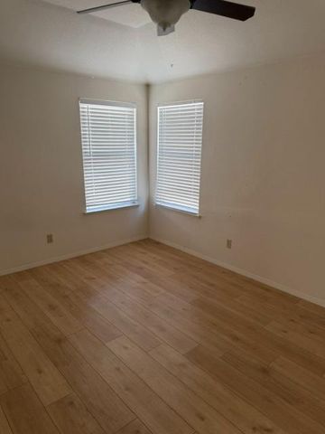 9128 N Stoneridge Lane, Fresno, CA 93720