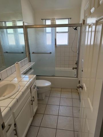 9128 N Stoneridge Lane, Fresno, CA 93720