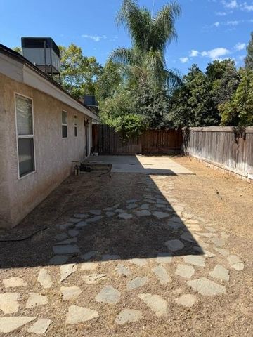 9128 N Stoneridge Lane, Fresno, CA 93720