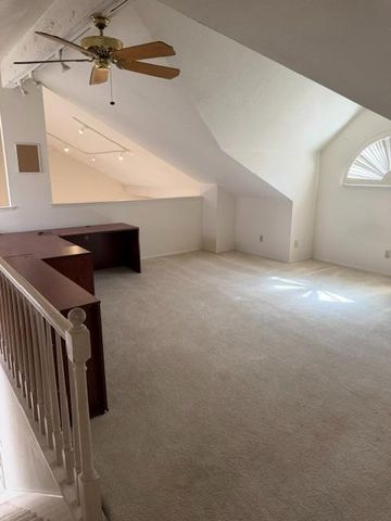 9128 N Stoneridge Lane, Fresno, CA 93720