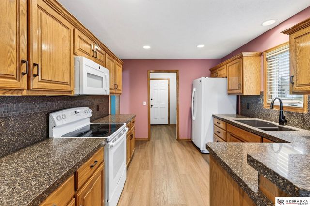 6608 S 165 th Avenue, Omaha, NE 68135