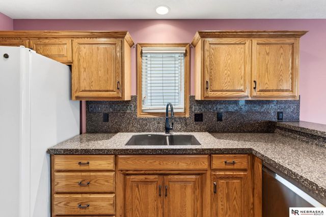 6608 S 165 th Avenue, Omaha, NE 68135