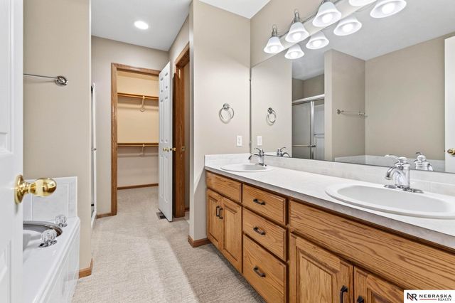 6608 S 165 th Avenue, Omaha, NE 68135