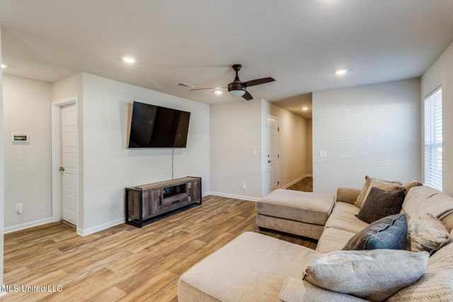 2200 Magazine Street, Ocean Springs, MS 39564