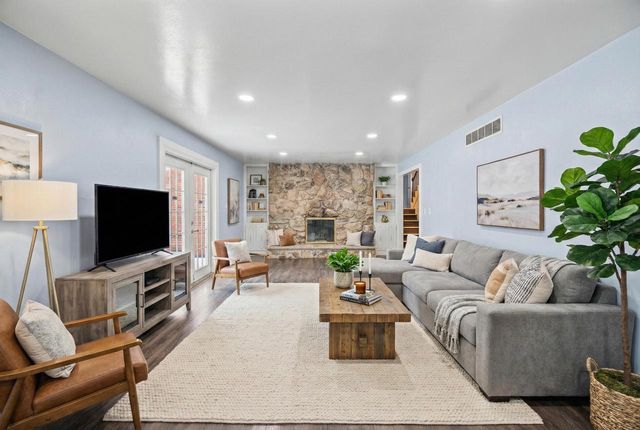 2003 S Valley Spring DRIVE, New Berlin, WI 53151