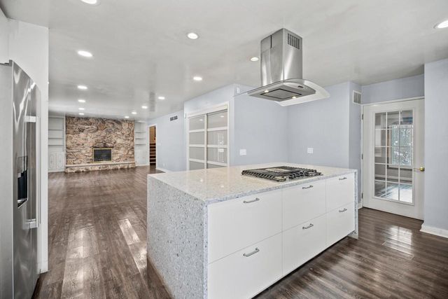 2003 S Valley Spring DRIVE, New Berlin, WI 53151