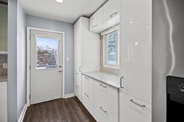 2003 S Valley Spring DRIVE, New Berlin, WI 53151