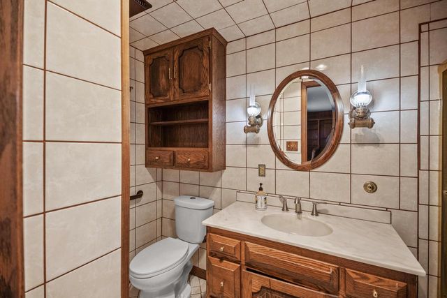 2003 S Valley Spring DRIVE, New Berlin, WI 53151