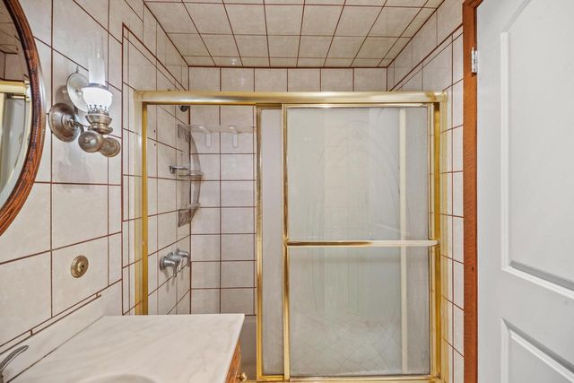 2003 S Valley Spring DRIVE, New Berlin, WI 53151