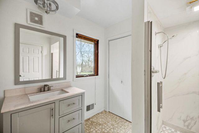 2003 S Valley Spring DRIVE, New Berlin, WI 53151