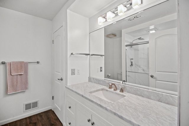 2003 S Valley Spring DRIVE, New Berlin, WI 53151