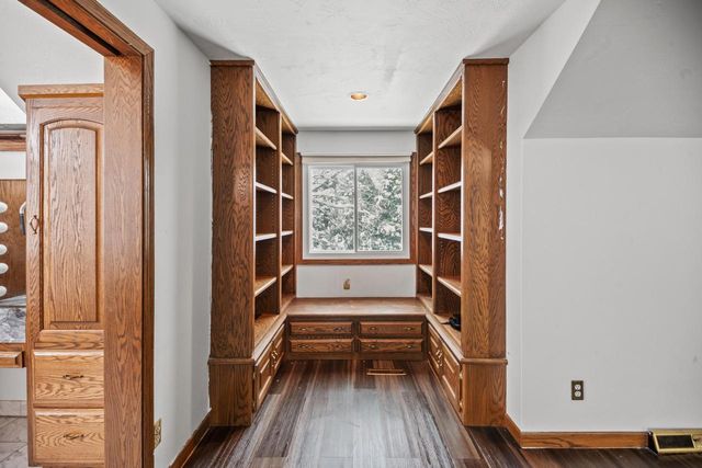 2003 S Valley Spring DRIVE, New Berlin, WI 53151