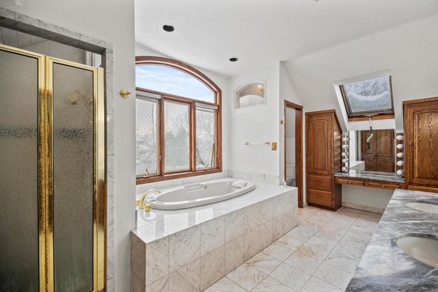 2003 S Valley Spring DRIVE, New Berlin, WI 53151