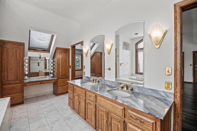 2003 S Valley Spring DRIVE, New Berlin, WI 53151