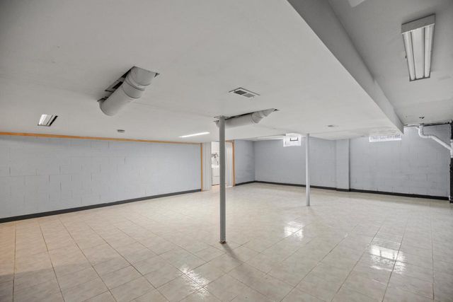 2003 S Valley Spring DRIVE, New Berlin, WI 53151