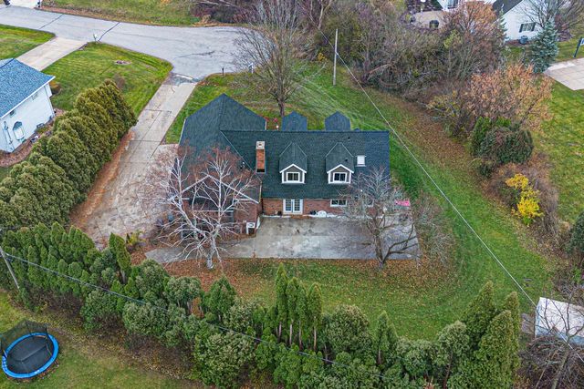 2003 S Valley Spring DRIVE, New Berlin, WI 53151