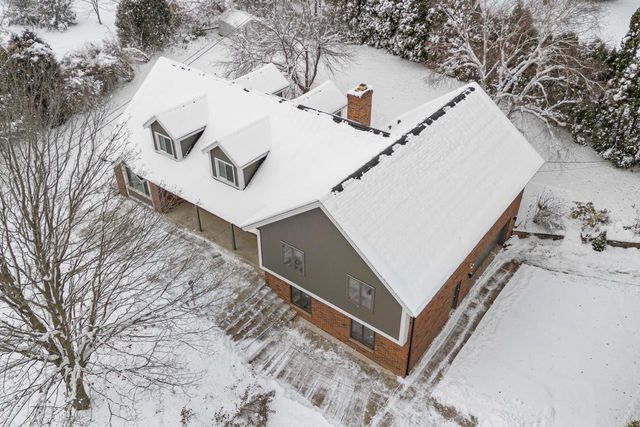 2003 S Valley Spring DRIVE, New Berlin, WI 53151