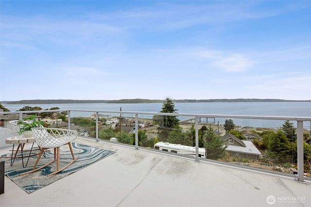 6720 Soundview Drive NE, Tacoma, WA 98422