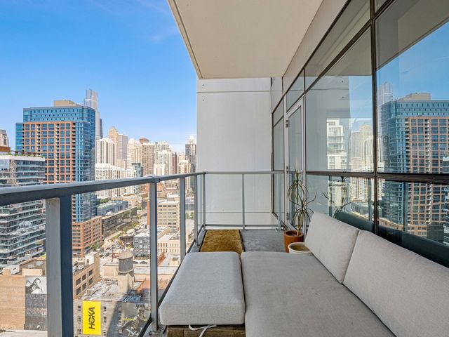 303 W OHIO Street 2202, Chicago, IL 60654