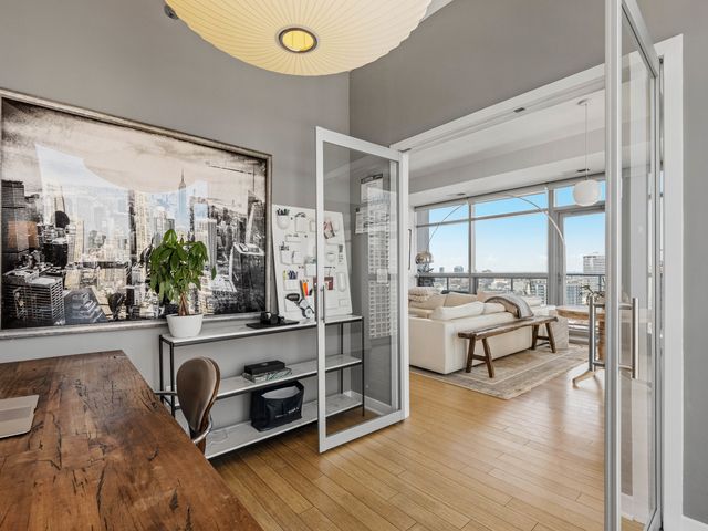 303 W OHIO Street 2202, Chicago, IL 60654