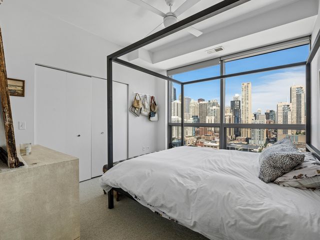 303 W OHIO Street 2202, Chicago, IL 60654