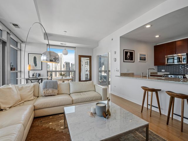 303 W OHIO Street 2202, Chicago, IL 60654