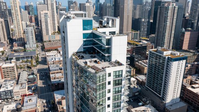 303 W OHIO Street 2202, Chicago, IL 60654