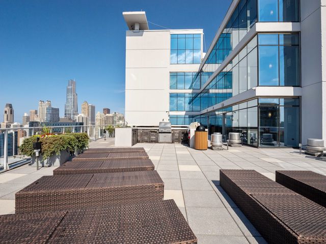 303 W OHIO Street 2202, Chicago, IL 60654