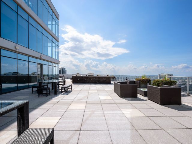 303 W OHIO Street 2202, Chicago, IL 60654