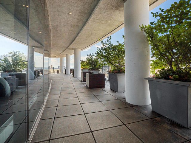 303 W OHIO Street 2202, Chicago, IL 60654