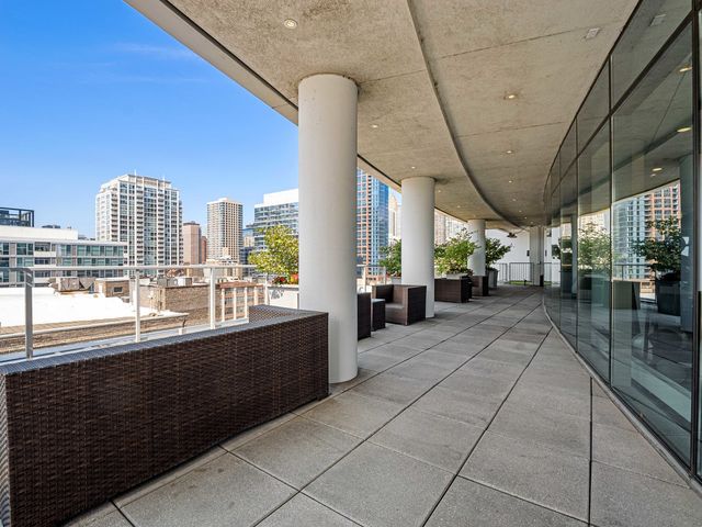 303 W OHIO Street 2202, Chicago, IL 60654