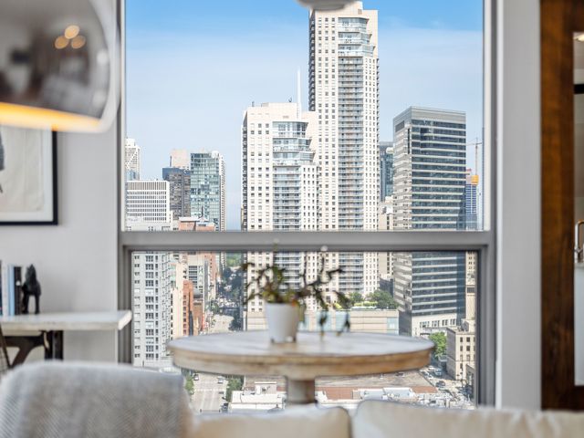 303 W OHIO Street 2202, Chicago, IL 60654