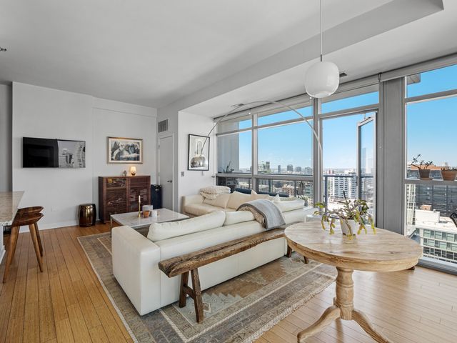303 W OHIO Street 2202, Chicago, IL 60654