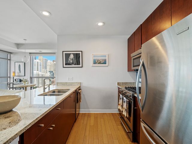 303 W OHIO Street 2202, Chicago, IL 60654