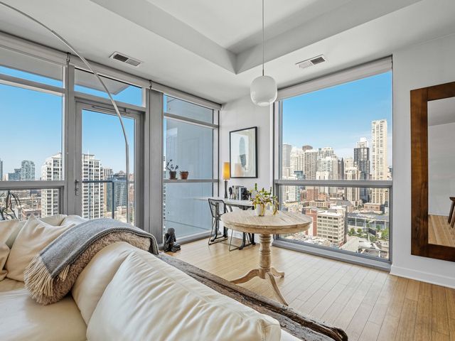303 W OHIO Street 2202, Chicago, IL 60654