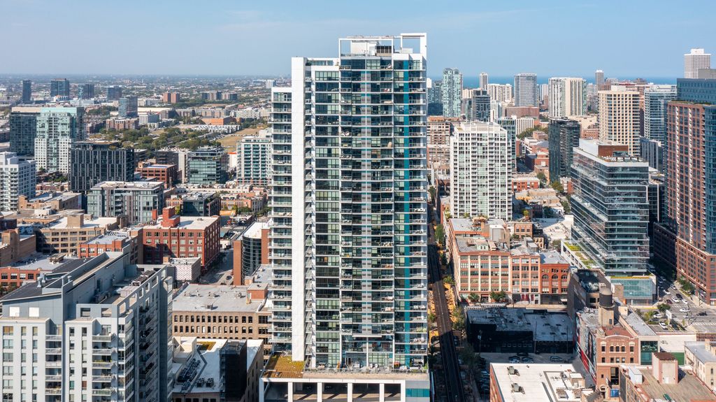 303 W OHIO Street 2202, Chicago, IL 60654