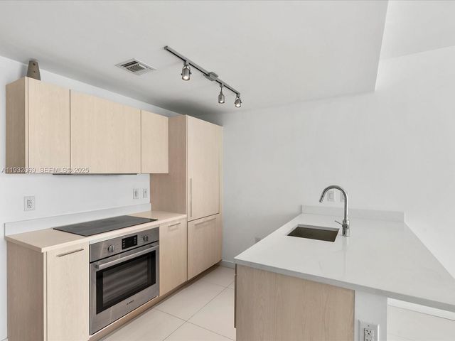 501 NE 31st St 1703, Miami, FL 33137