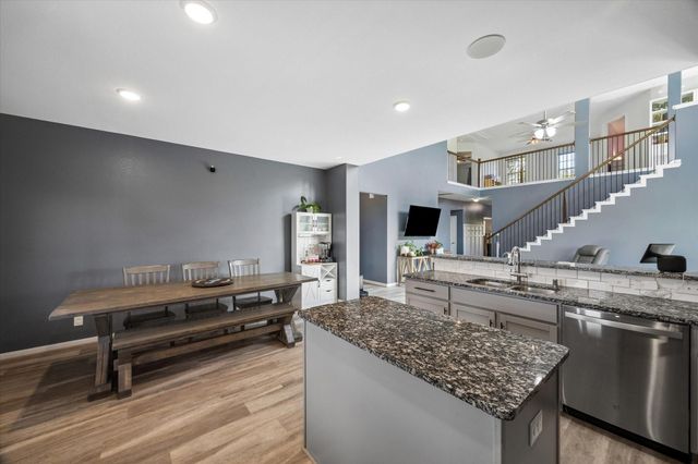 2036 Twin Lakes Boulevard, West Columbia, TX 77486