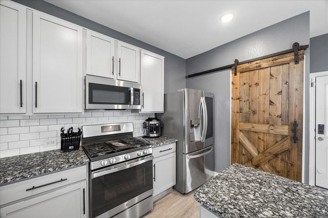 2036 Twin Lakes Boulevard, West Columbia, TX 77486