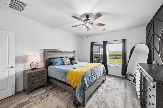 2036 Twin Lakes Boulevard, West Columbia, TX 77486