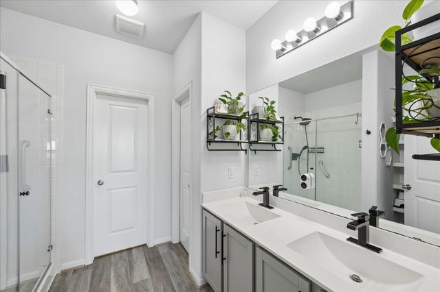 2036 Twin Lakes Boulevard, West Columbia, TX 77486