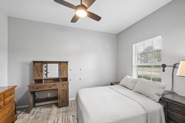 2036 Twin Lakes Boulevard, West Columbia, TX 77486